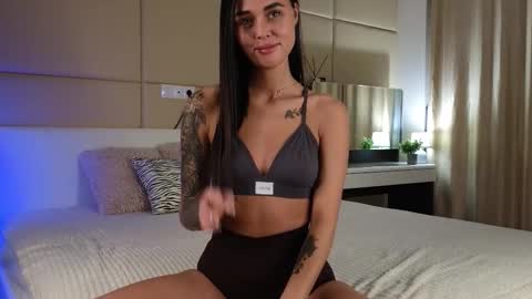 Anna Lokiss online show from 12-20-25, 04:19