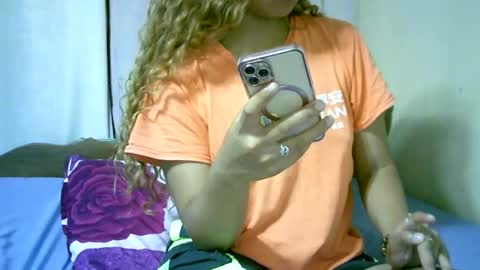 roxanne_98 online show from 01-10-26, 04:53