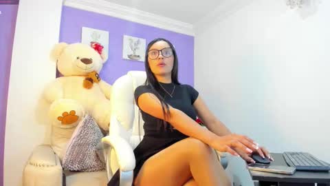 Roxanne evans   Schedule 700 -1400GTM-5 online show from 12-01-25, 04:50