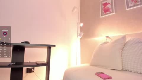 Roxanne Gomez online show from 10-15-25, 12:38