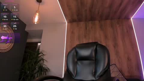 Roxanne Hill  online show from 12-19-24, 03:19