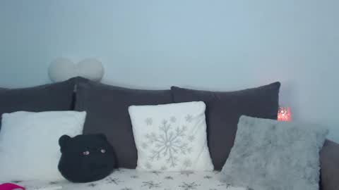 Snapshot of roxanneliss chatting on 12-18-25, 02:45 roxanneliss online show from 12-18-25, 02:45