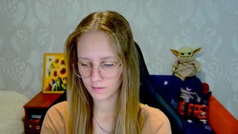 roxie_shy online show from 09-11-25, 07:41