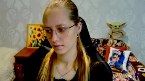 roxie_shy online show from 09-12-25, 07:30