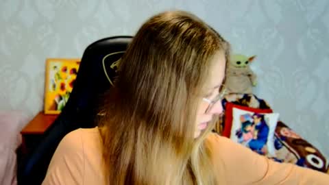 roxie_shy online show from 10-01-25, 09:15