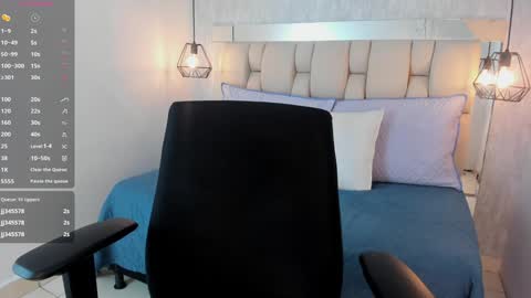 Snapshot of roxie_summers chatting on 12-19-24, 11:03 Roxie online show from 12-19-24, 11:03