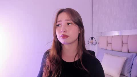 Snapshot of roxie_summers chatting on 01-14-25, 07:43 Roxie online show from 01-14-25, 07:43