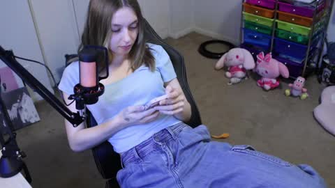 Snapshot of roxiethefox chatting on 10-10-25, 10:42 roxie online show from 10-10-25, 10:42