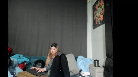 roxihazeleyes online show from 12-18-25, 07:36