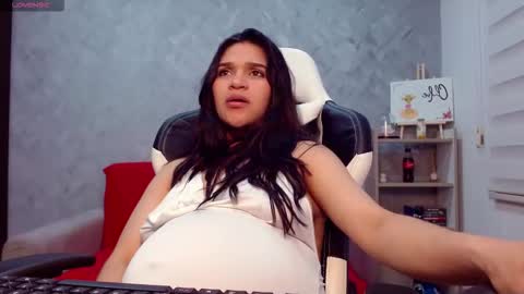 Snapshot of roxxi_2110 chatting on 10-28-25, 02:26 roxxi_2110 online show from 10-28-25, 02:26