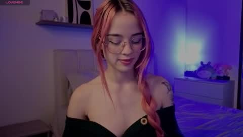 Roxxy online show from 12-17-25, 10:27