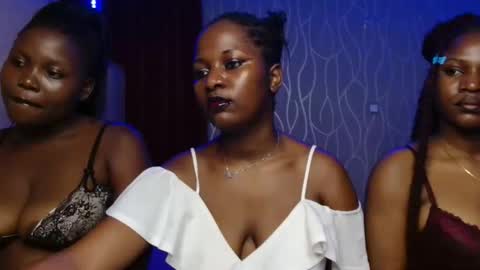 Snapshot of roxy_heather chatting on 11-08-25, 03:34 Roxy online show from 11-08-25, 03:34