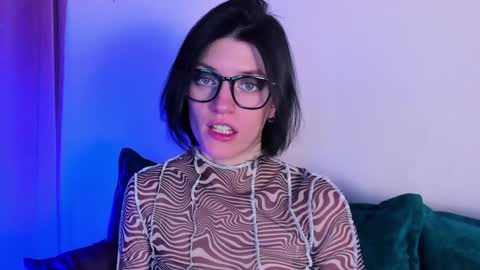 roxy_riot_ online show from 02-07-25, 07:29