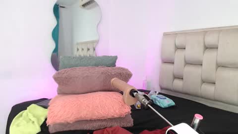 Roxy smith69 online show from 10-04-25, 11:25