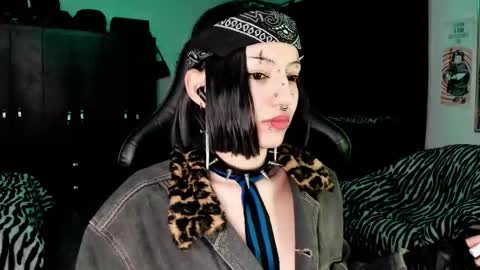 Roxy Independient model Help me to reach 50 thumbs up online show from 12-19-25, 01:34