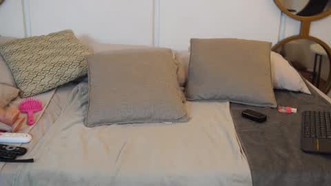 Roxy  online show from 10-24-25, 08:38