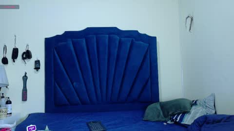 Snapshot of roxyandaron2 chatting on 04-12-26, 10:20 RoxyAron online show from 04-12-26, 10:20