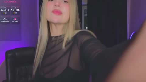 Snapshot of roxychilli chatting on 10-17-25, 09:06 Roxy online show from 10-17-25, 09:06