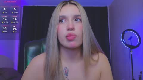 Snapshot of roxychilli chatting on 11-15-25, 09:21 Roxy online show from 11-15-25, 09:21