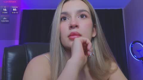 Snapshot of roxychilli chatting on 11-21-25, 08:51 Roxy online show from 11-21-25, 08:51