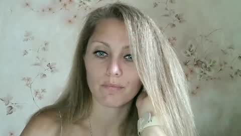 Snapshot of roxyfox18x01 chatting on 10-07-25, 05:59 roxyfox18x01 online show from 10-07-25, 05:59