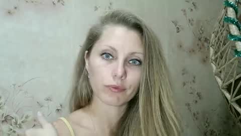 Snapshot of roxyfox18x01 chatting on 10-10-25, 07:46 roxyfox18x01 online show from 10-10-25, 07:46