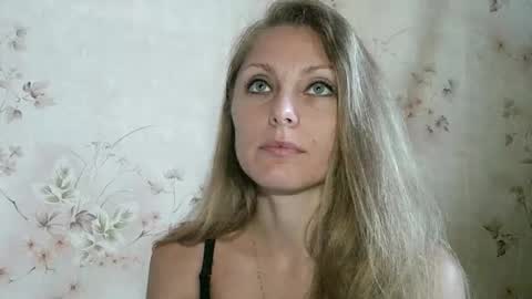 Snapshot of roxyfox18x01 chatting on 10-15-25, 07:30 roxyfox18x01 online show from 10-15-25, 07:30