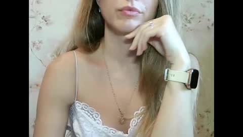 Snapshot of roxyfox18x01 chatting on 10-23-25, 08:24 roxyfox18x01 online show from 10-23-25, 08:24