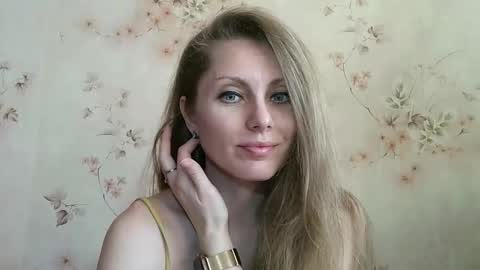 roxyfox18x01 online show from 03-22-26, 12:30