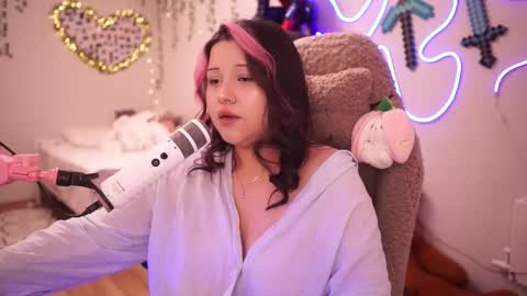 Snapshot of roxysuh chatting on 10-10-25, 08:13 roxysuh online show from 10-10-25, 08:13