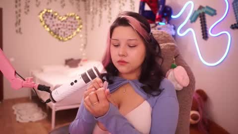 Snapshot of roxysuh chatting on 10-15-25, 09:09 roxysuh online show from 10-15-25, 09:09