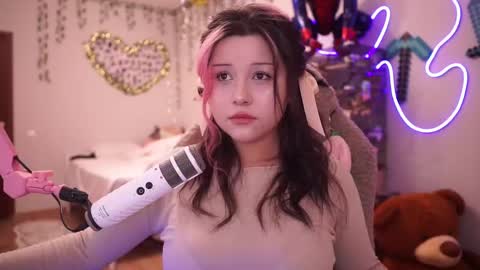 Snapshot of roxysuh chatting on 11-01-25, 07:21 roxysuh online show from 11-01-25, 07:21