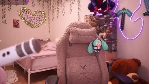 Snapshot of roxysuh chatting on 11-09-25, 08:12 roxysuh online show from 11-09-25, 08:12