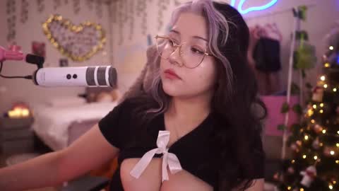 Snapshot of roxysuh chatting on 12-21-25, 07:59 roxysuh online show from 12-21-25, 07:59