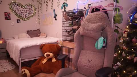 Snapshot of roxysuh chatting on 01-09-26, 09:05 roxysuh online show from 01-09-26, 09:05