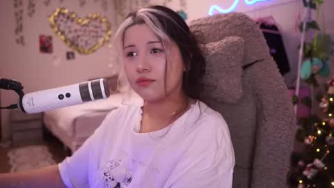 Snapshot of roxysuh chatting on 01-12-26, 07:35 roxysuh online show from 01-12-26, 07:35