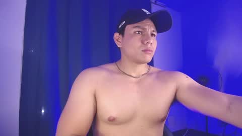 Snapshot of roy__constance chatting on 02-02-25, 03:43 Roy Constance online show from 02-02-25, 03:43