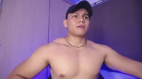 Snapshot of roy__constance chatting on 02-28-25, 01:47 Roy Constance online show from 02-28-25, 01:47