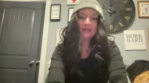 Snapshot of royalblonde chatting on 12-30-24, 01:14 royalblonde online show from 12-30-24, 01:14