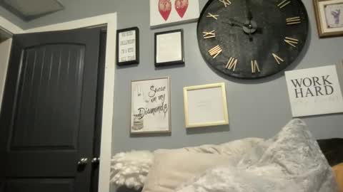 Snapshot of royalblonde chatting on 12-30-24, 04:19 royalblonde online show from 12-30-24, 04:19