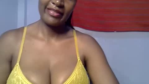 Snapshot of rozie34 chatting on 02-28-26, 05:03 rozie34 online show from 02-28-26, 05:03