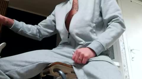 Snapshot of ruan8080 chatting on 10-26-25, 07:14 petit cochon online show from 10-26-25, 07:14