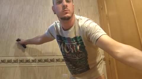 Snapshot of rubenadell chatting on 10-16-25, 01:01 Dechill22 online show from 10-16-25, 01:01