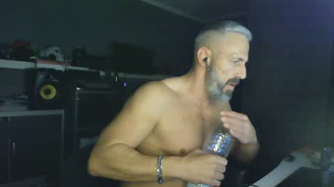 Snapshot of ruffi77 chatting on 01-21-25, 04:10 Chico que rico Caliente online show from 01-21-25, 04:10