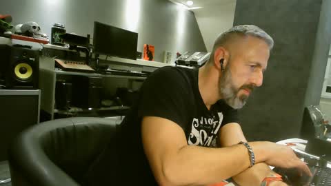 Chico que rico Caliente online show from 01-21-25, 02:37