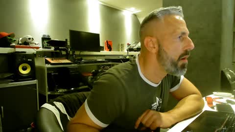 Snapshot of ruffi77 chatting on 02-07-25, 06:35 Chico que rico Caliente online show from 02-07-25, 06:35