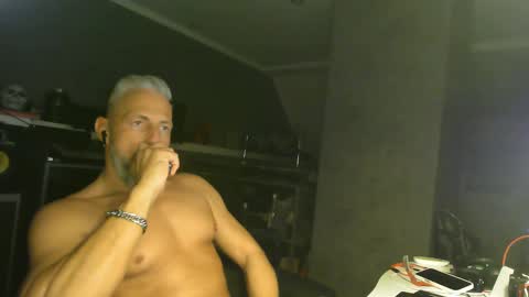 Snapshot of ruffi77 chatting on 02-14-25, 01:56 Chico que rico Caliente online show from 02-14-25, 01:56