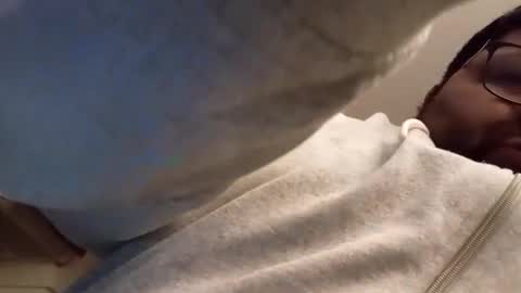 Snapshot of ruiwilly16 chatting on 11-27-25, 04:03 ruiwilly16 online show from 11-27-25, 04:03