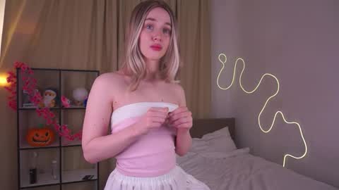 Snapshot of rumiray chatting on 11-24-25, 11:48 Eva online show from 11-24-25, 11:48