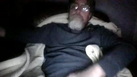 Snapshot of runningaround60 chatting on 01-21-25, 03:04 runningaround60 online show from 01-21-25, 03:04